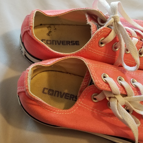 Pink low top converse - Picture 5 of 5